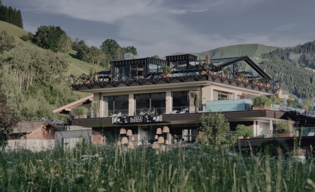 Außenansicht vom Hotel die HOCHKÖNIGIN im Sommer