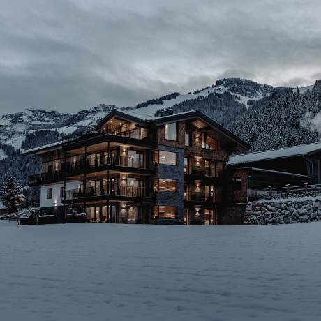 Hotelansicht von Außen im Winter