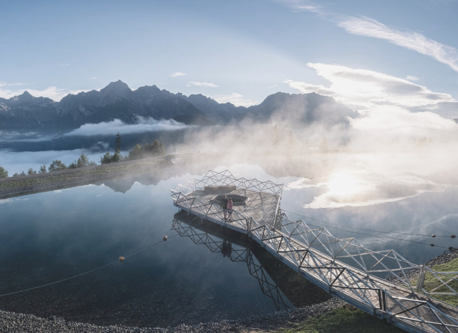 Speichersee am Natrun mit Aussicht auf die Berge