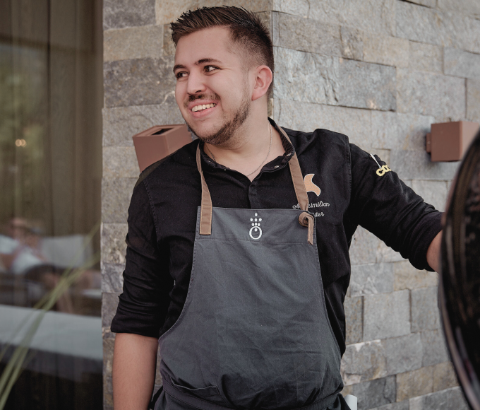 Head chef Maximilian Reuter at the buffet on the terrace
